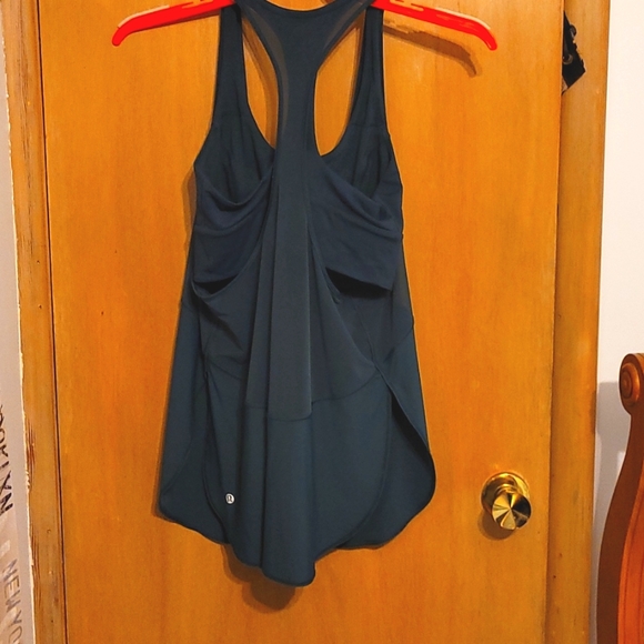 Lululemon bra and tank. - Picture 2 of 4